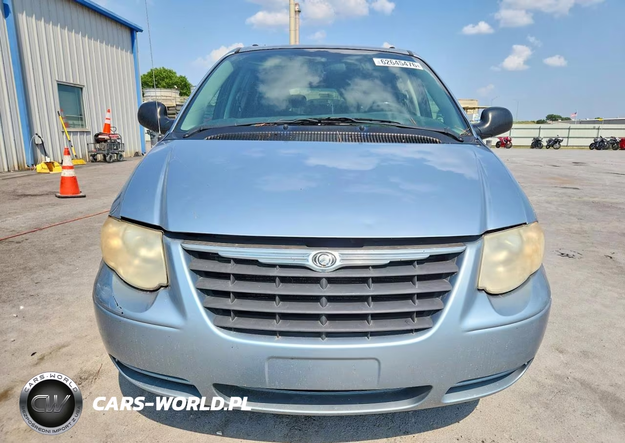 2005 Chrysler Town & Country Touring VIN:2C8GP54L05R327943 - 5