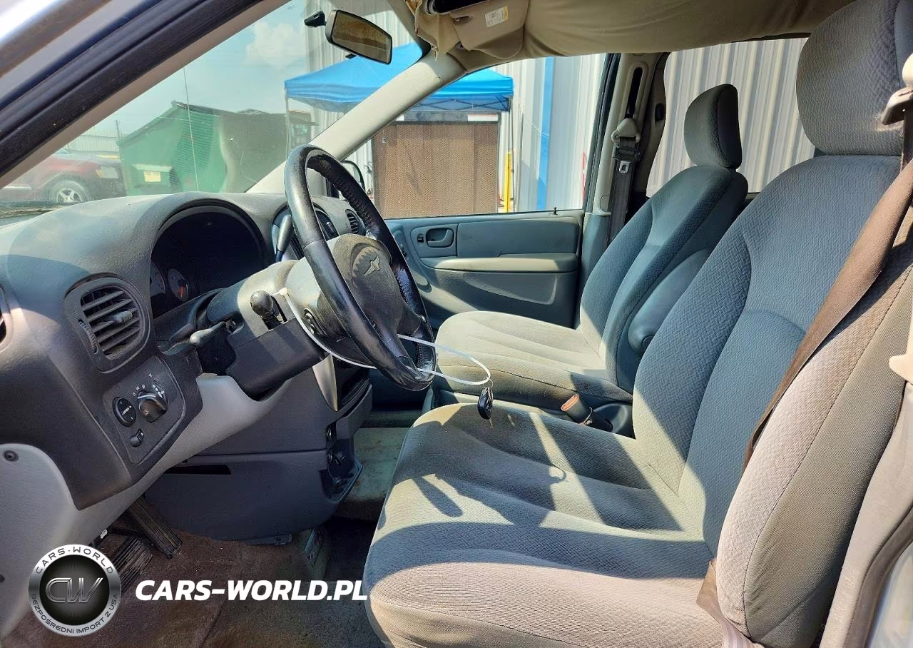 2005 Chrysler Town & Country Touring VIN:2C8GP54L05R327943 - 7