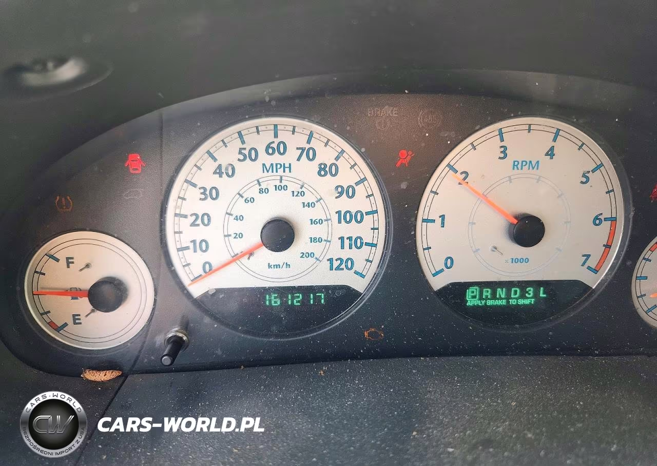 2005 Chrysler Town & Country Touring VIN:2C8GP54L05R327943 - 9