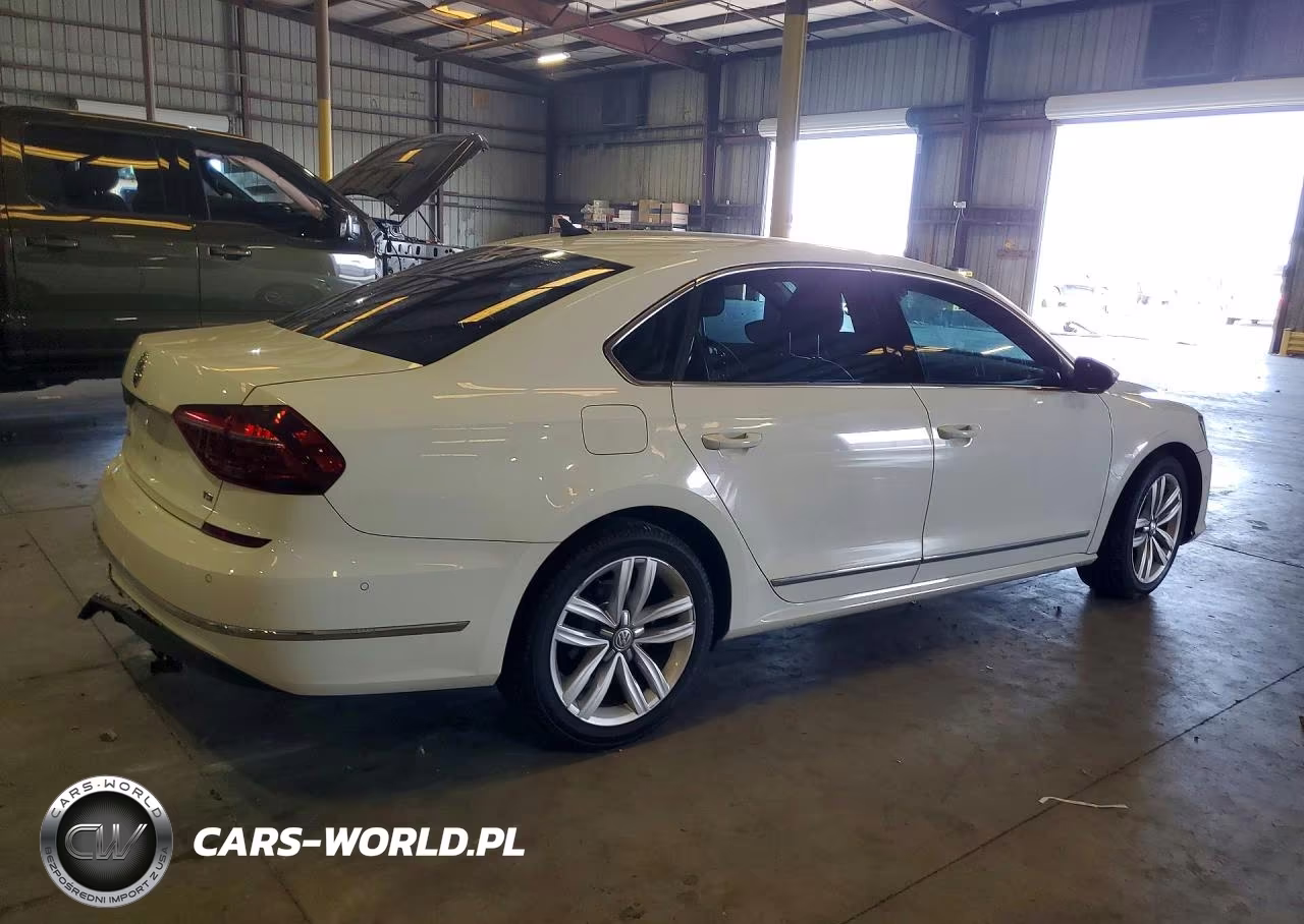 2017 Volkswagen Passat Sel Premium VIN:1VWCT7A33HC031918 - 3