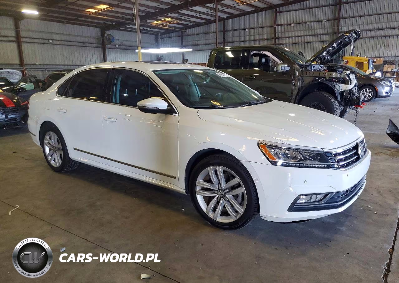 2017 Volkswagen Passat Sel Premium VIN:1VWCT7A33HC031918 - 4