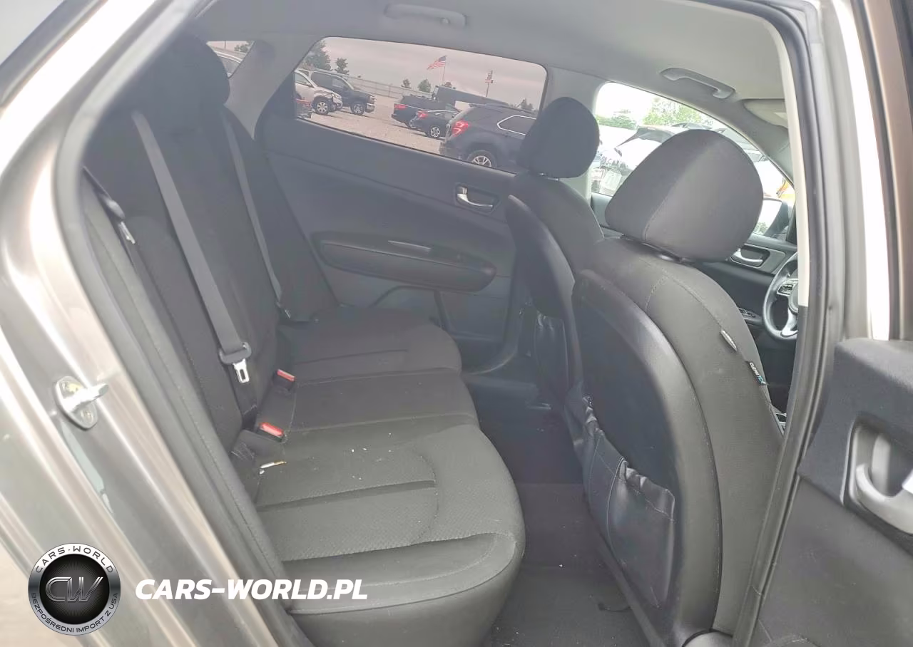 2017 Kia Optima Lx VIN:5XXGT4L3XHG149500 - 10