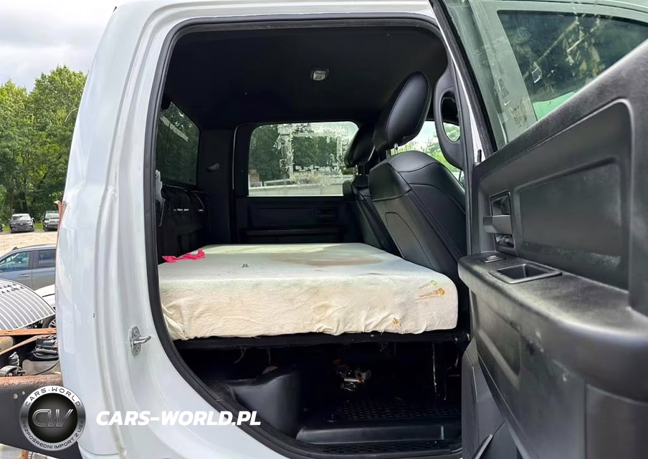 2023 Ram 3500 VIN:3C7WRSCL1PG511503 - 7