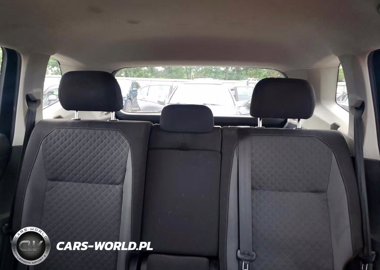 2018 Volkswagen Tiguan S VIN:3VV0B7AX9JM014543 - 10