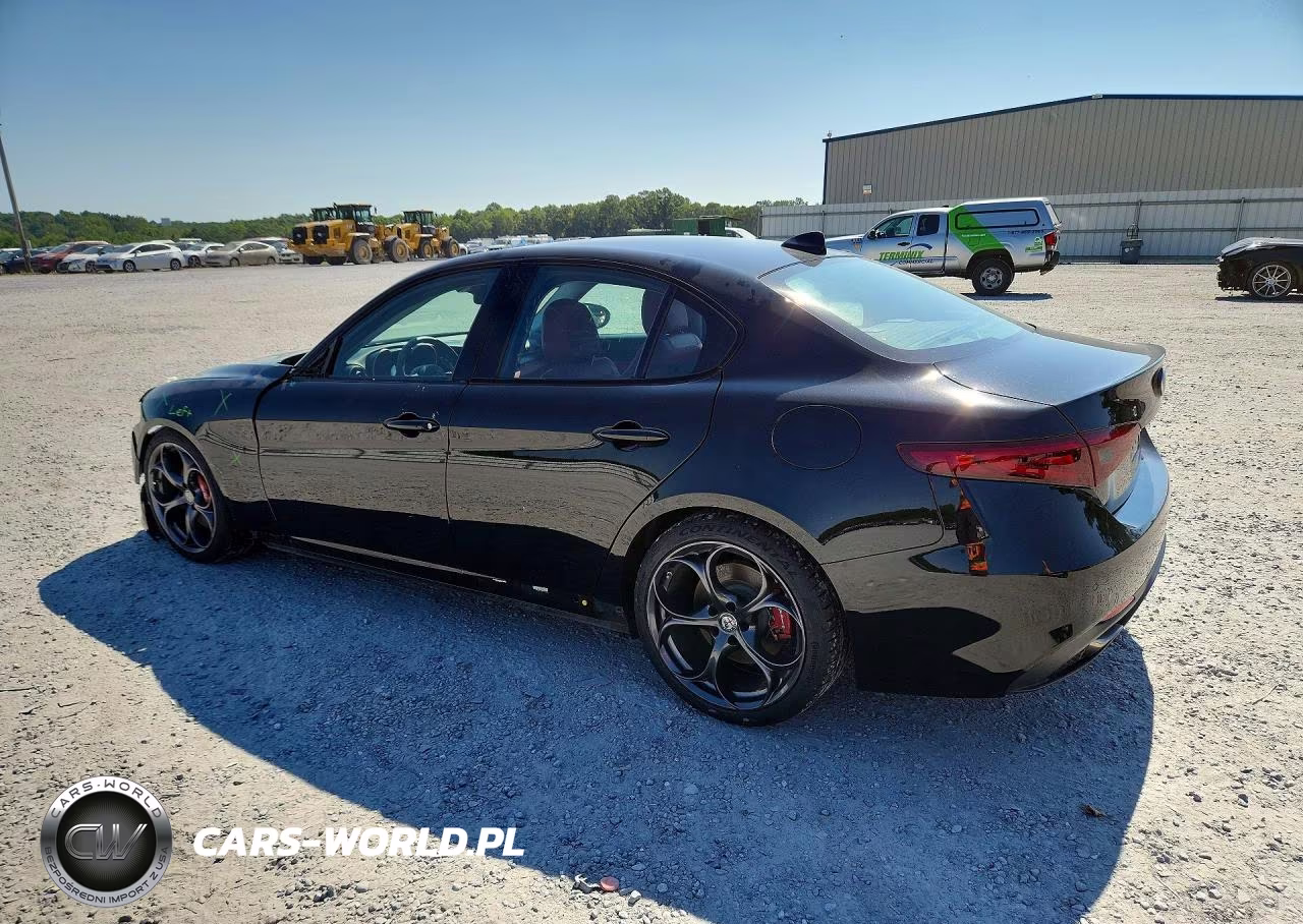 2018 Alfa Romeo Giulia Ti VIN:ZARFAECN0J7565990 - 2