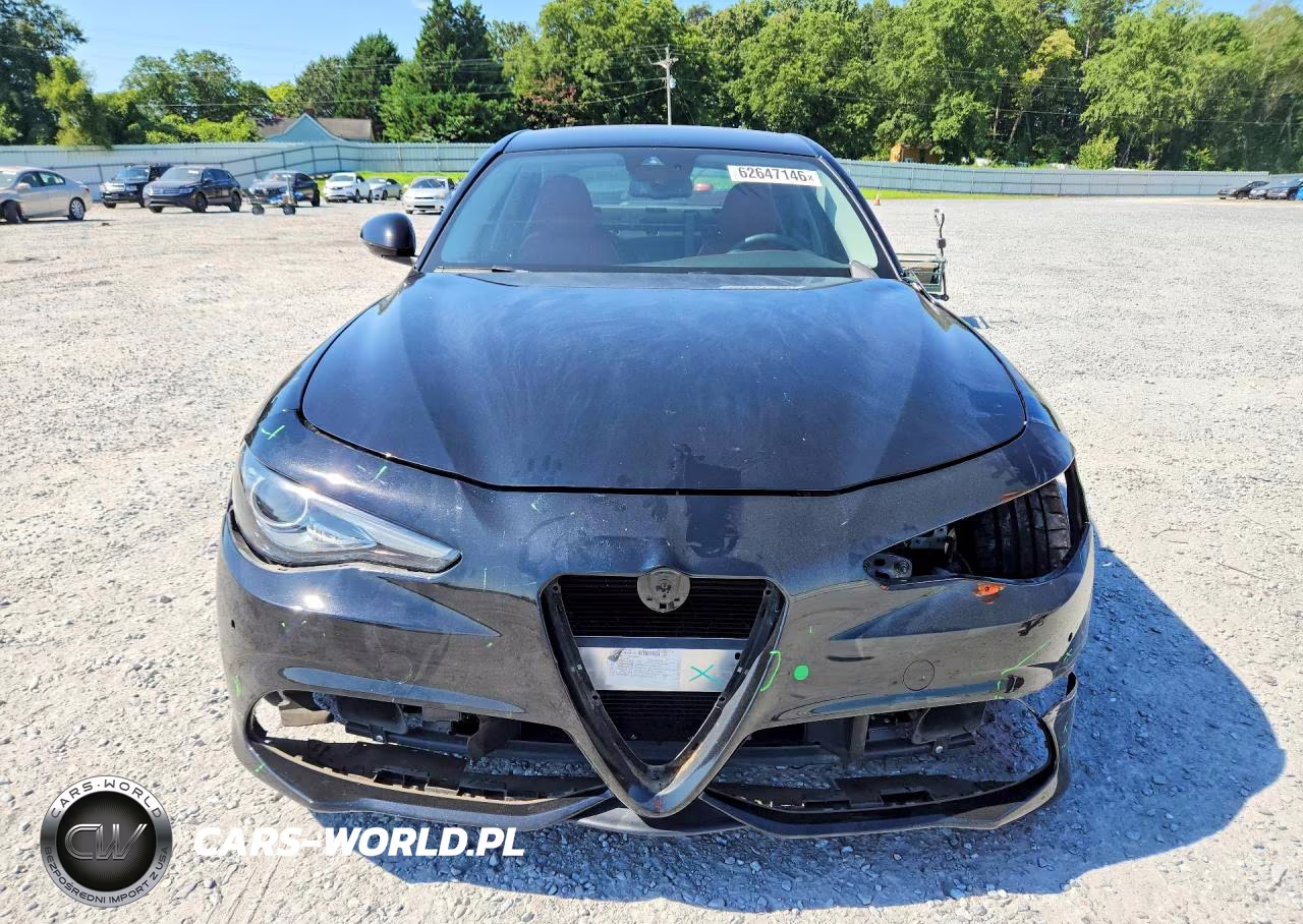 2018 Alfa Romeo Giulia Ti VIN:ZARFAECN0J7565990 - 5