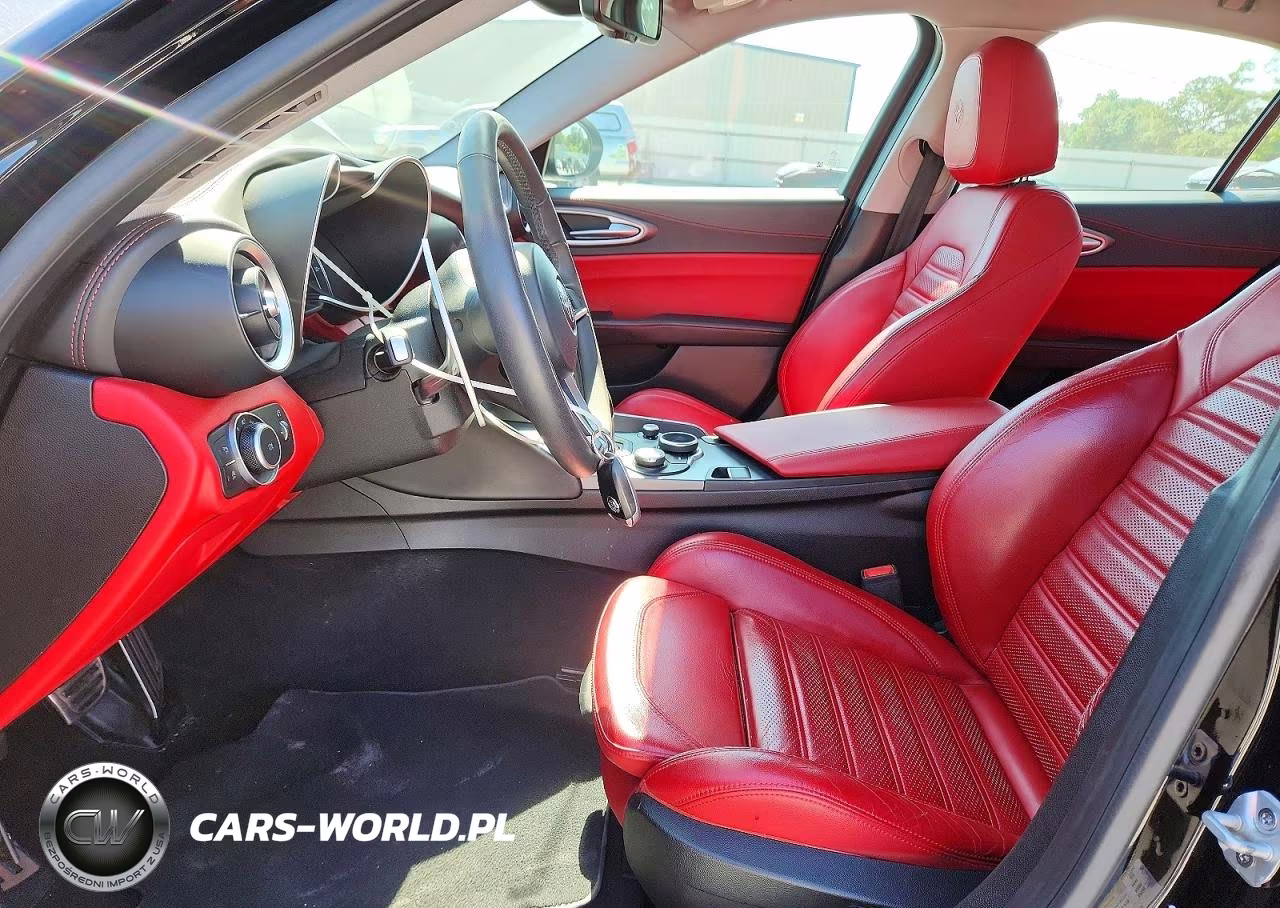 2018 Alfa Romeo Giulia Ti VIN:ZARFAECN0J7565990 - 7