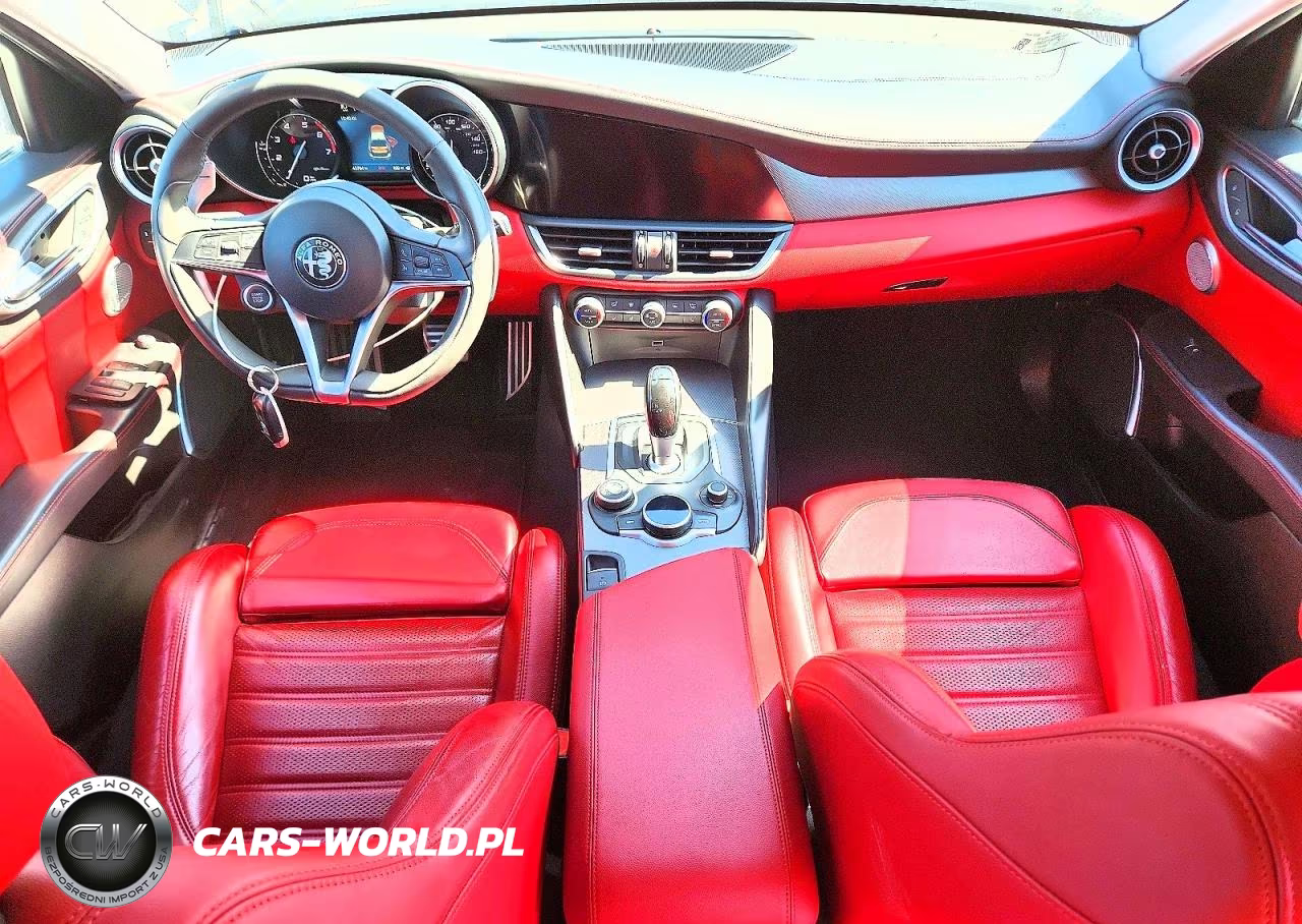 2018 Alfa Romeo Giulia Ti VIN:ZARFAECN0J7565990 - 8
