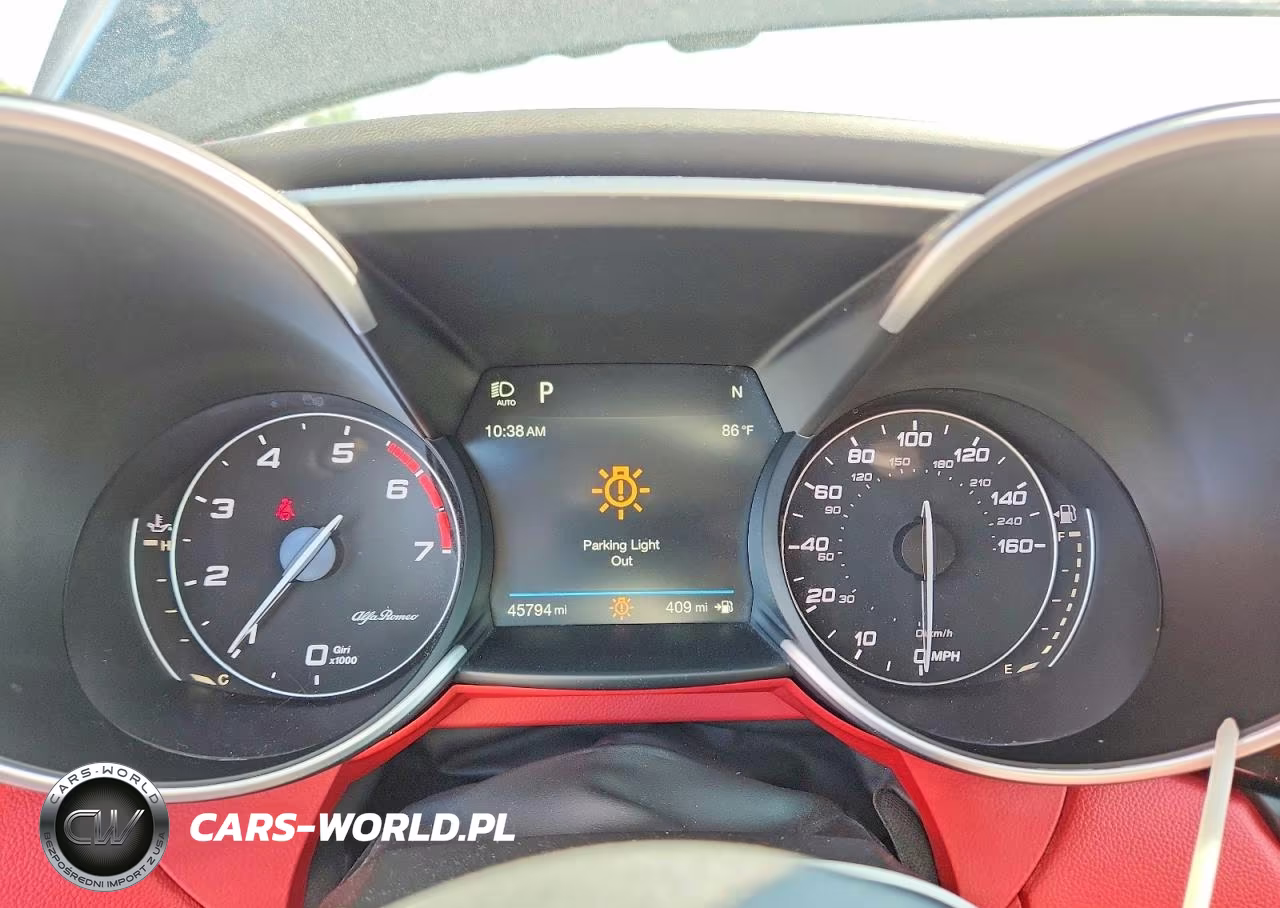 2018 Alfa Romeo Giulia Ti VIN:ZARFAECN0J7565990 - 9