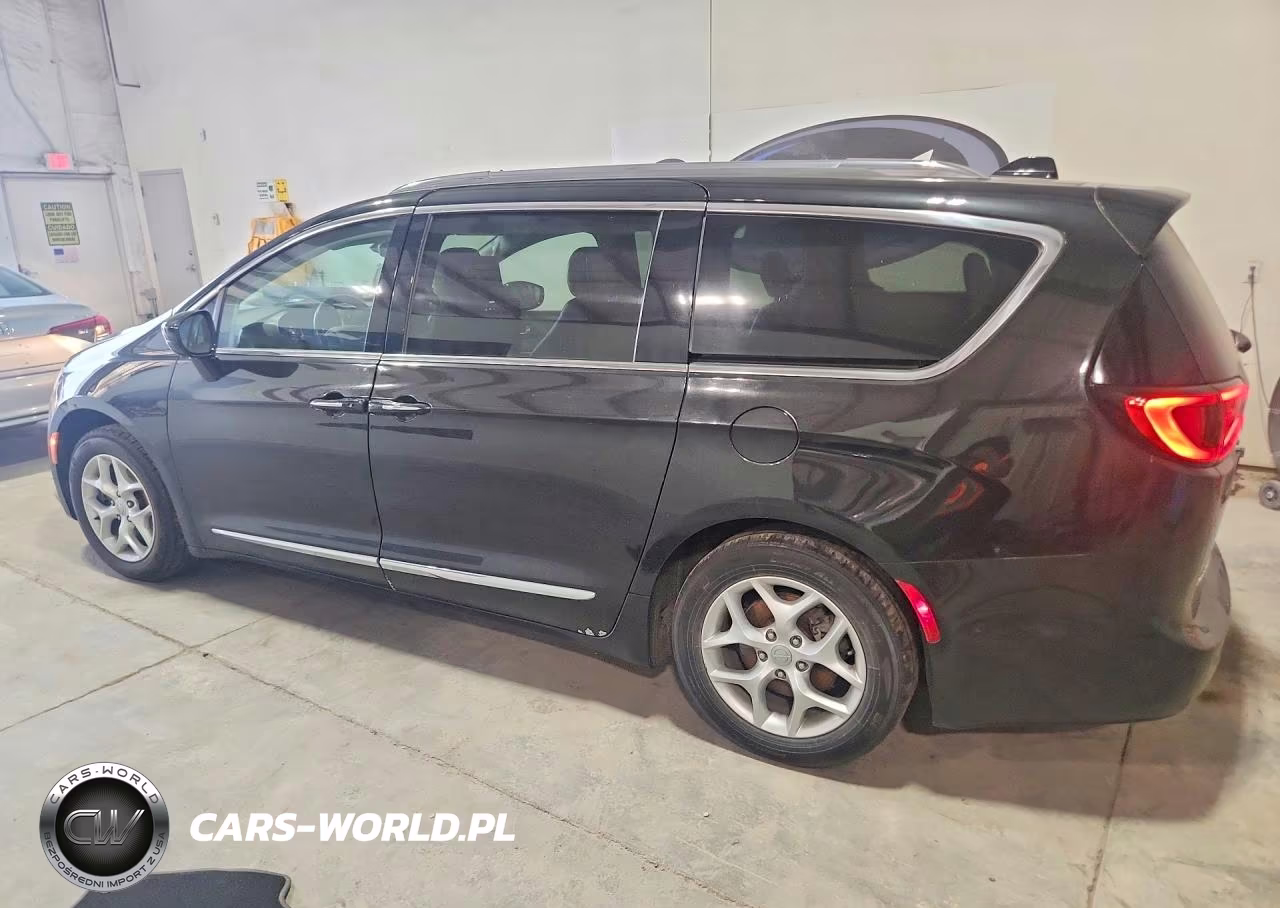 2018 Chrysler Pacifica Touring L Plus VIN:2C4RC1EG5JR102718 - 2