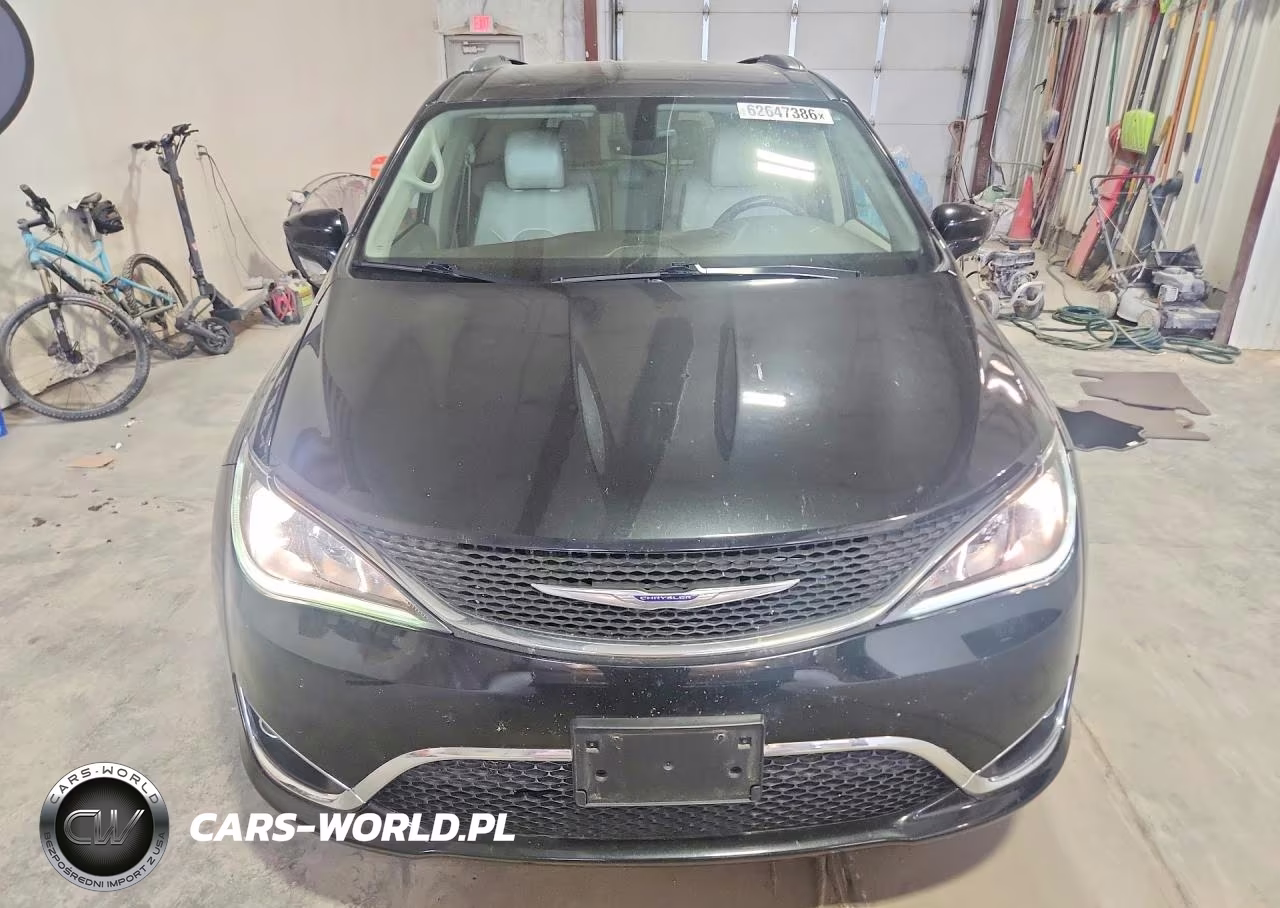 2018 Chrysler Pacifica Touring L Plus VIN:2C4RC1EG5JR102718 - 5