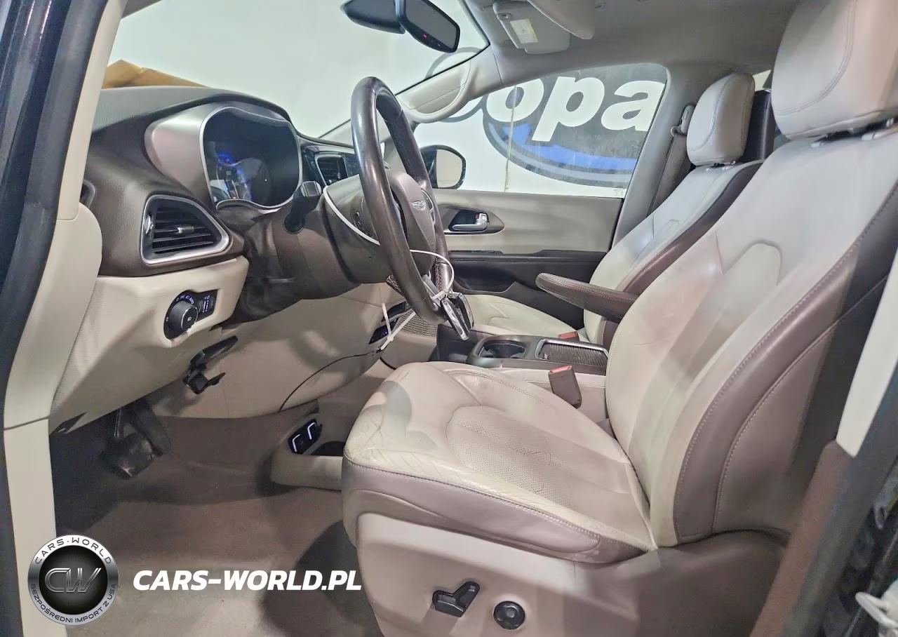 2018 Chrysler Pacifica Touring L Plus VIN:2C4RC1EG5JR102718 - 7