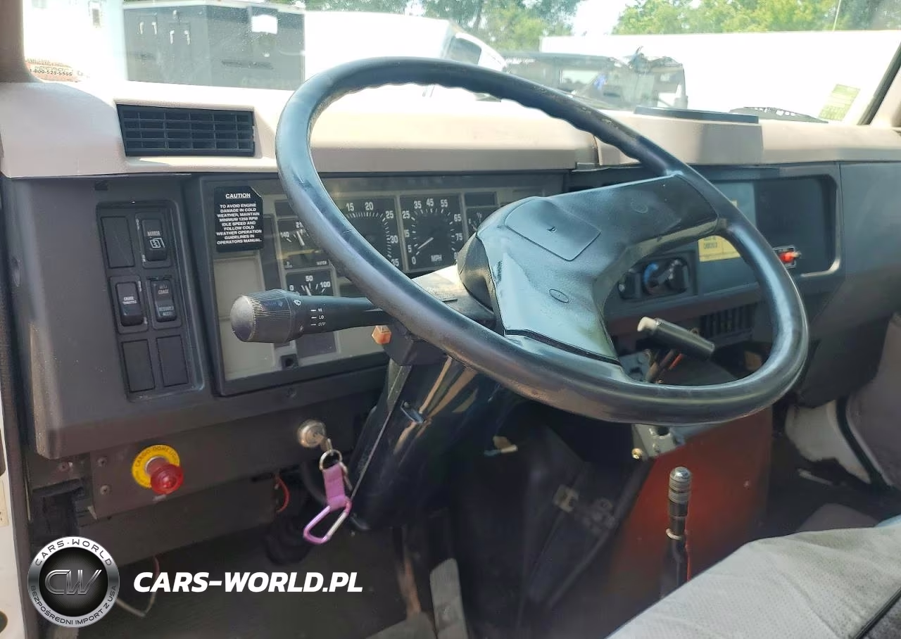 1999 International 4000 4700 - Box Truck VIN:1HTSCAAM9XH648166 - 8