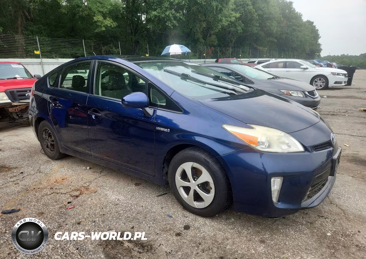 2014 Toyota Prius Three VIN:JTDKN3DU8E1790349 - 4