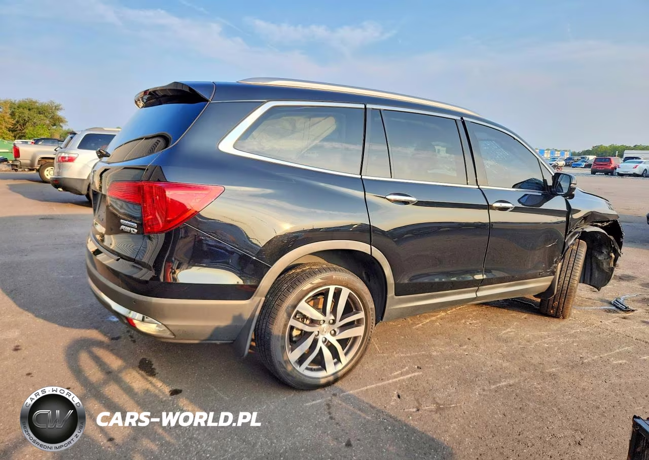 2017 Honda Pilot Touring VIN:5FNYF6H93HB024328 - 3