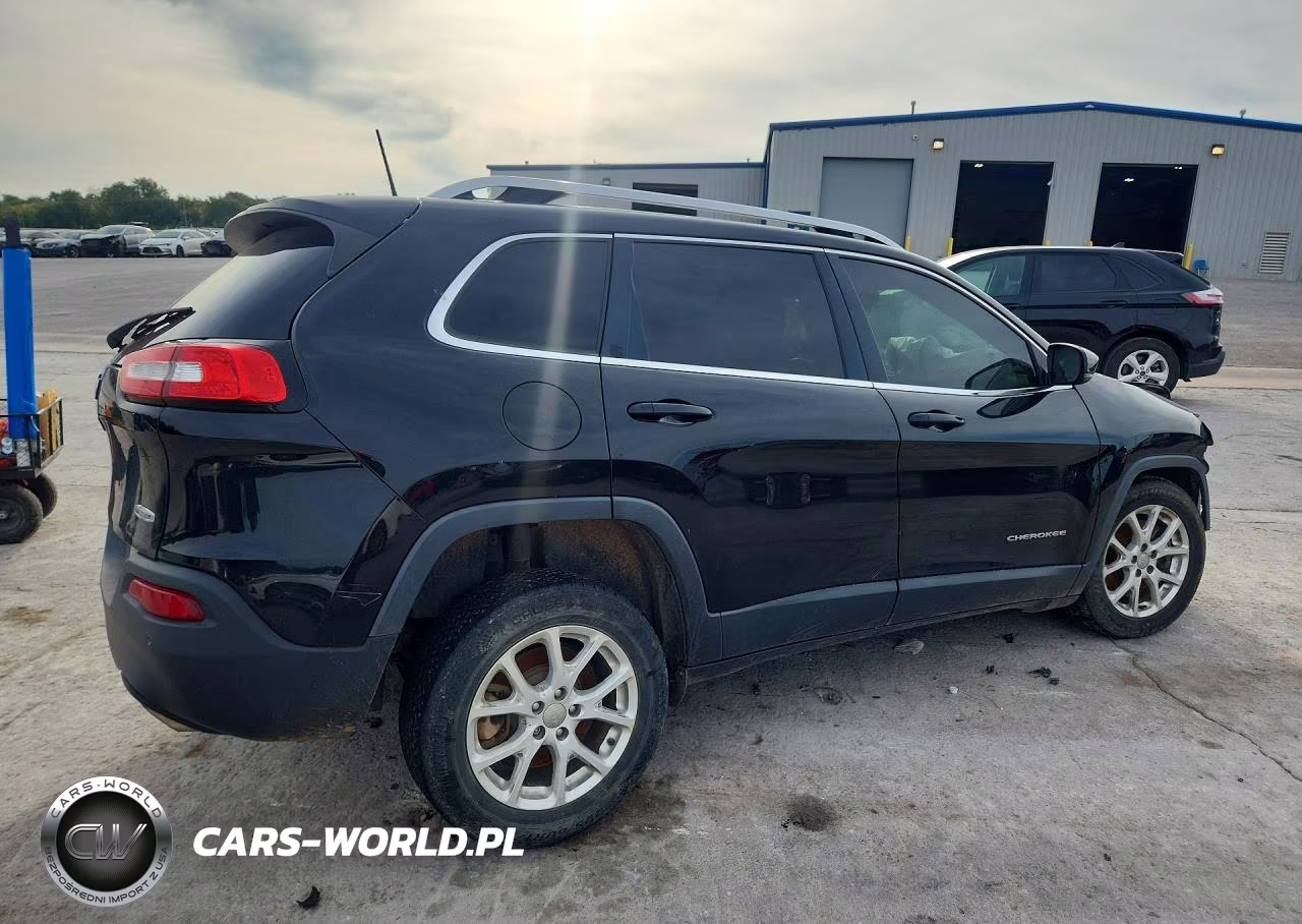 2017 Jeep Cherokee Latitude VIN:1C4PJLCS8HW641349 - 3