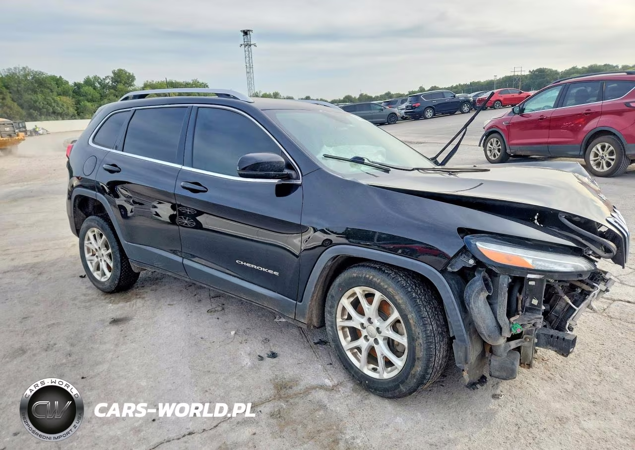 2017 Jeep Cherokee Latitude VIN:1C4PJLCS8HW641349 - 4