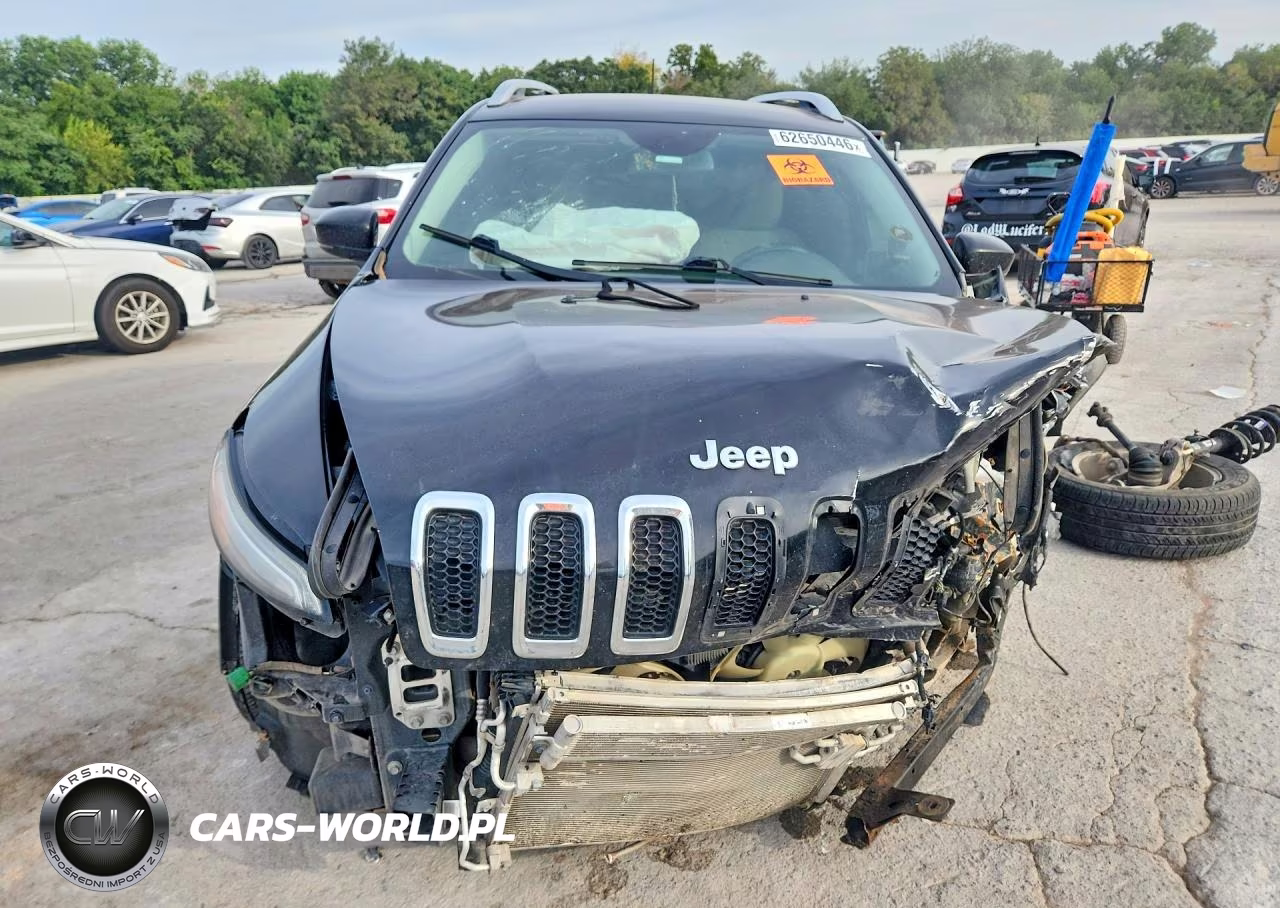 2017 Jeep Cherokee Latitude VIN:1C4PJLCS8HW641349 - 5