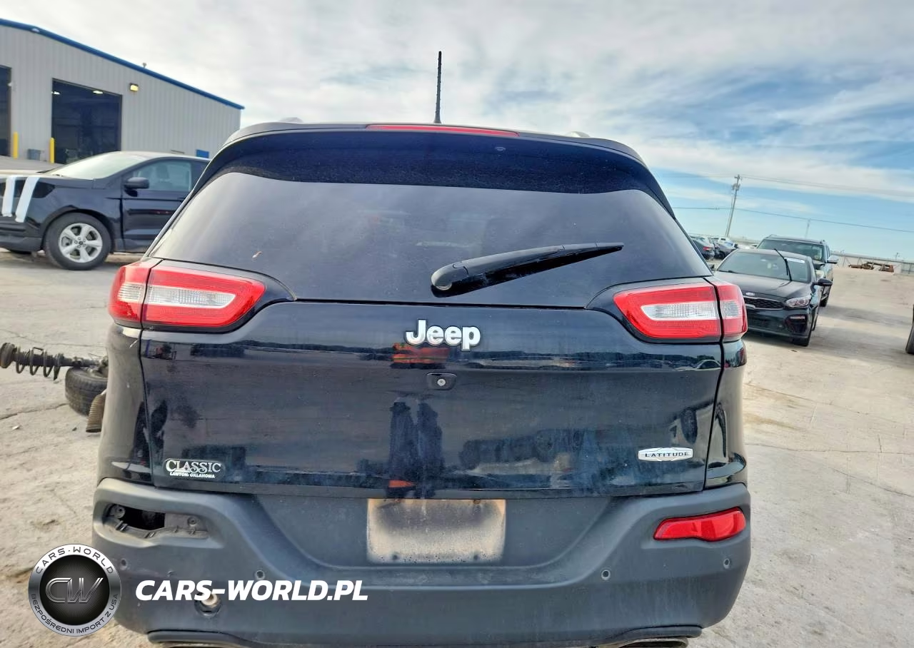 2017 Jeep Cherokee Latitude VIN:1C4PJLCS8HW641349 - 6