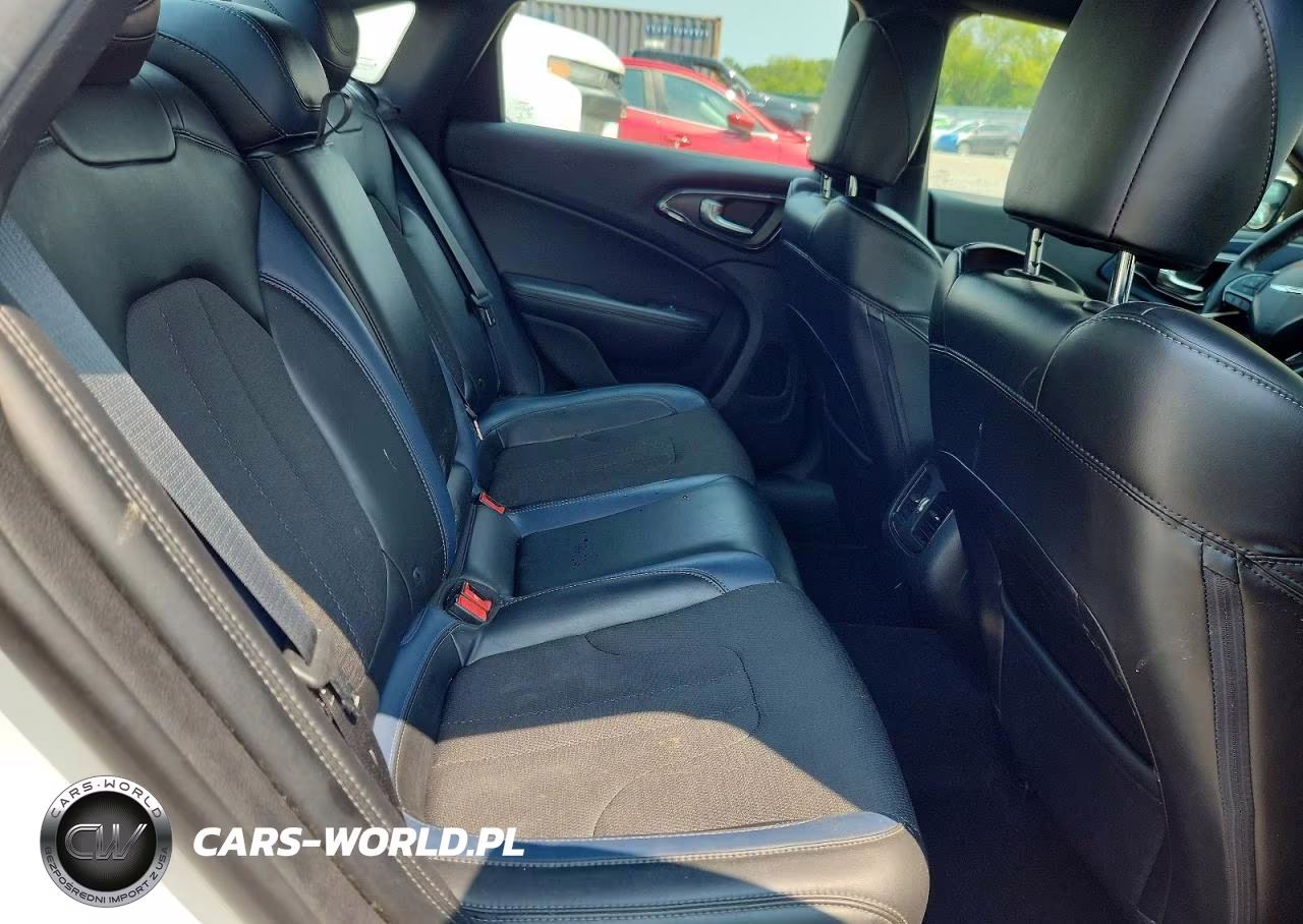 2015 Chrysler 200 S VIN:1C3CCCBG5FN678260 - 10