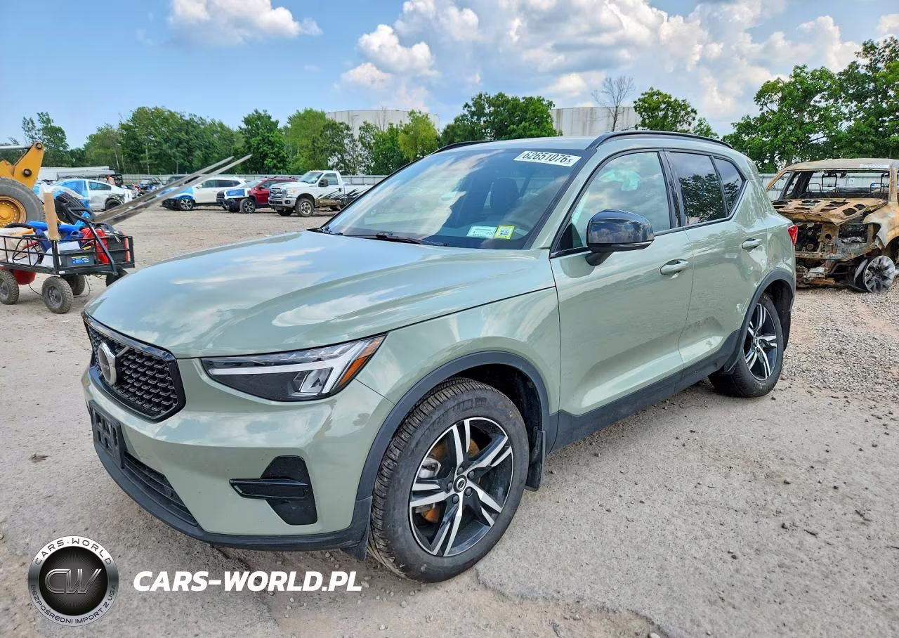 2024 Volvo Xc40 Core – zdjęcie 1 z 13