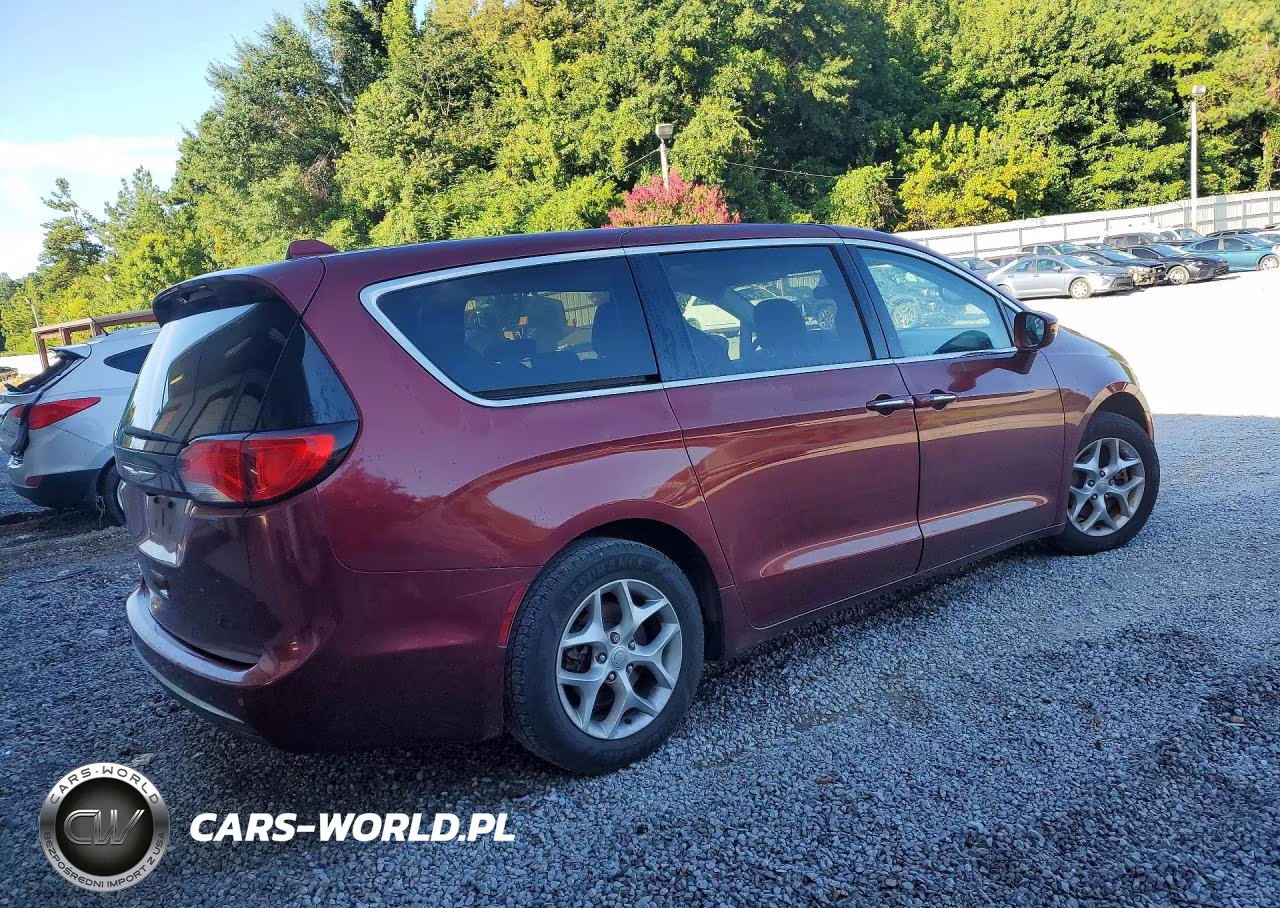 2018 Chrysler Pacifica Touring Plus VIN:2C4RC1FG9JR356902 - 3