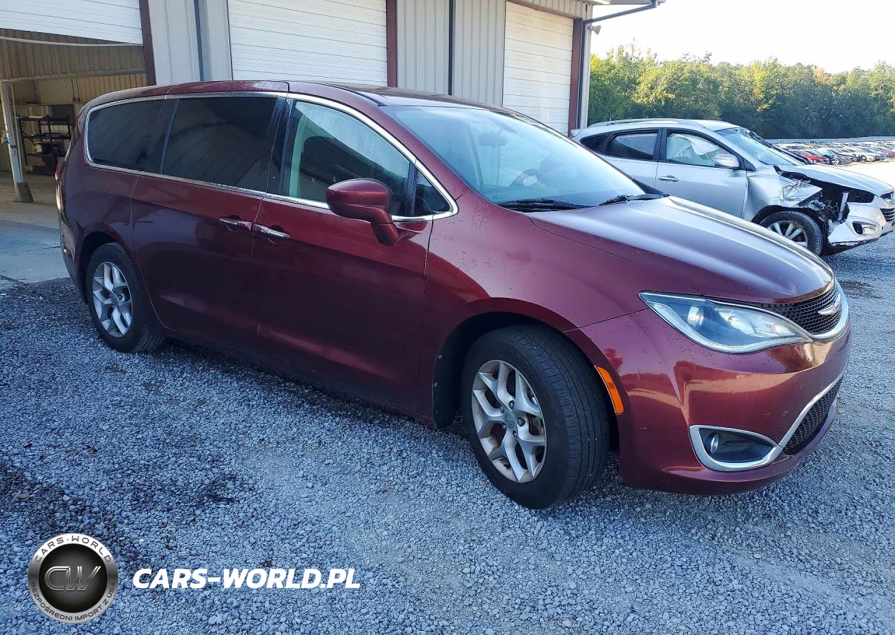 2018 Chrysler Pacifica Touring Plus VIN:2C4RC1FG9JR356902 - 4