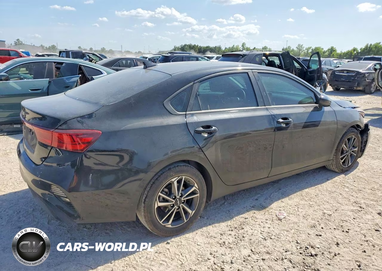 2023 Kia Forte Lxs VIN:3KPF24AD1PE692462 - 3