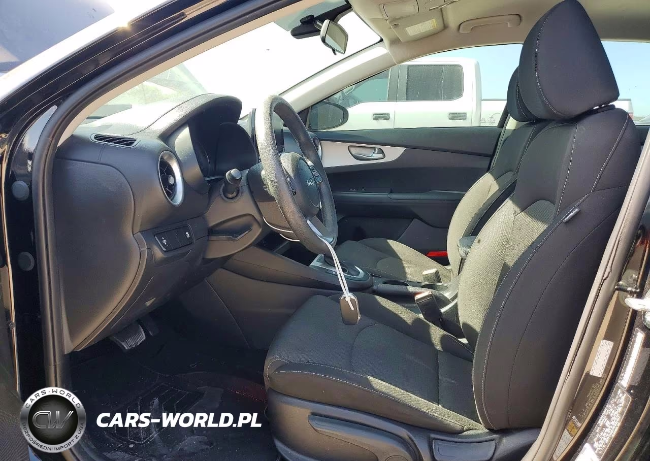 2023 Kia Forte Lxs VIN:3KPF24AD1PE692462 - 7