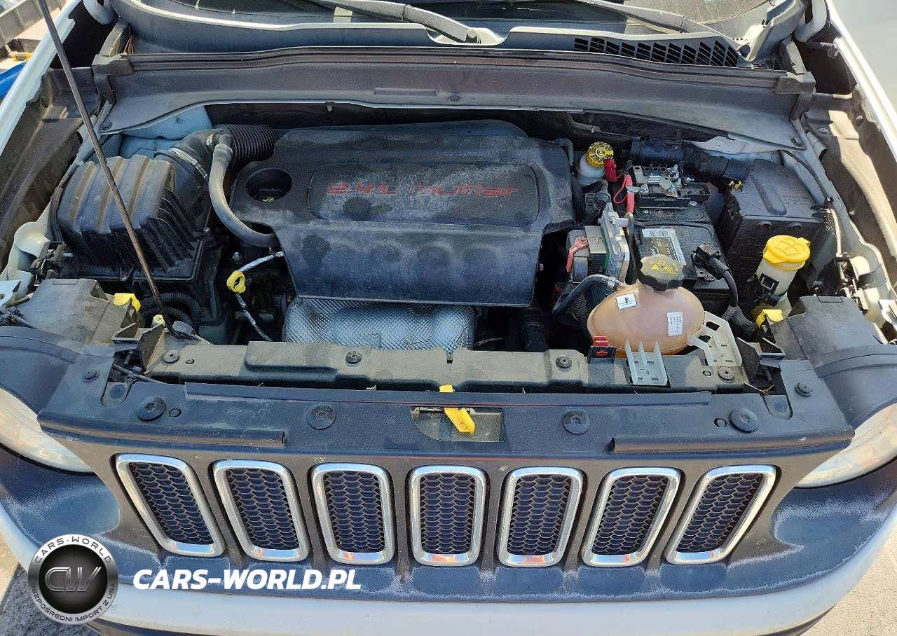 2018 Jeep Renegade Latitude VIN:ZACCJBBB0JPG82555 - 12