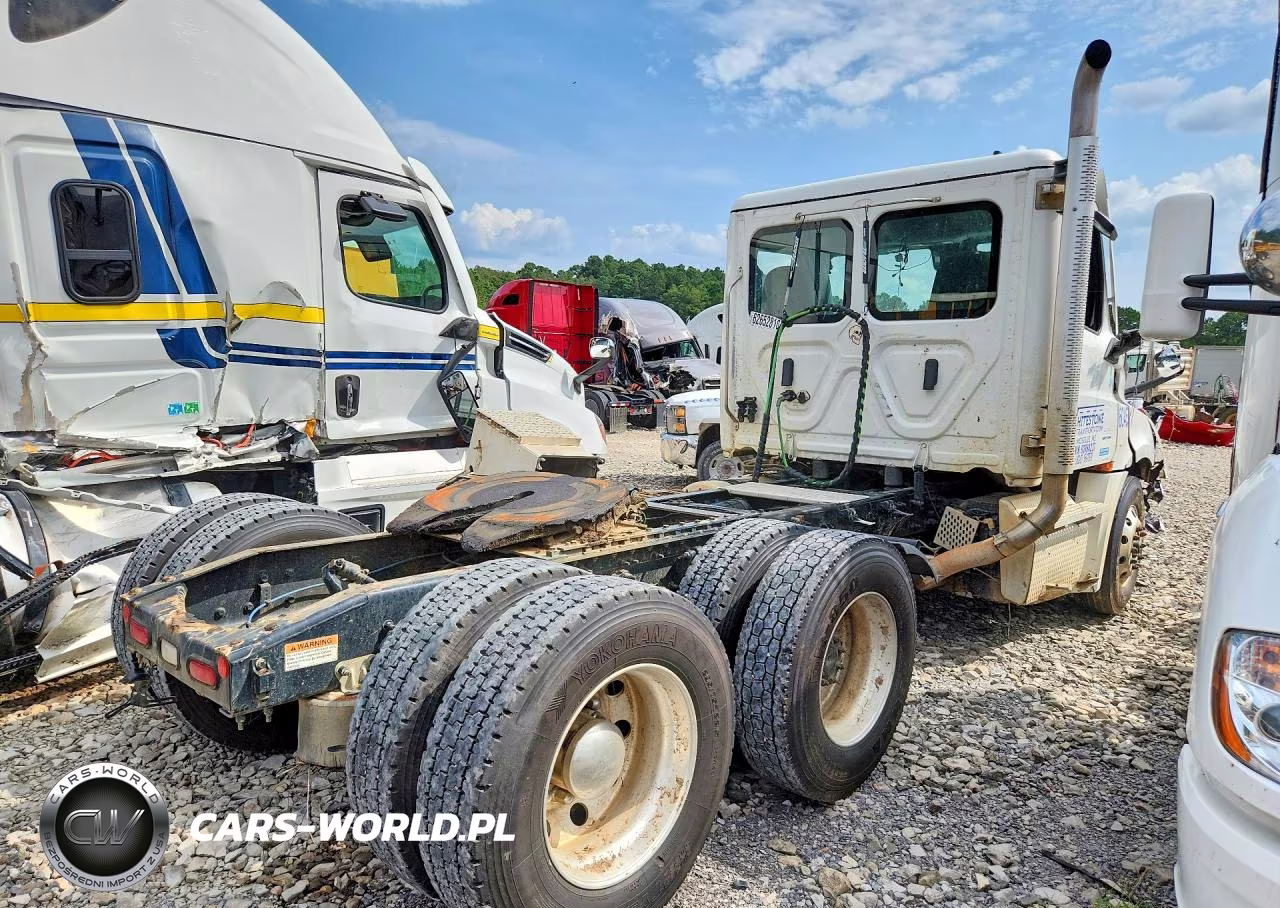 2024 Freightliner Cascadia 1 VIN:3AKJHLDV9RDVH4237 - 3
