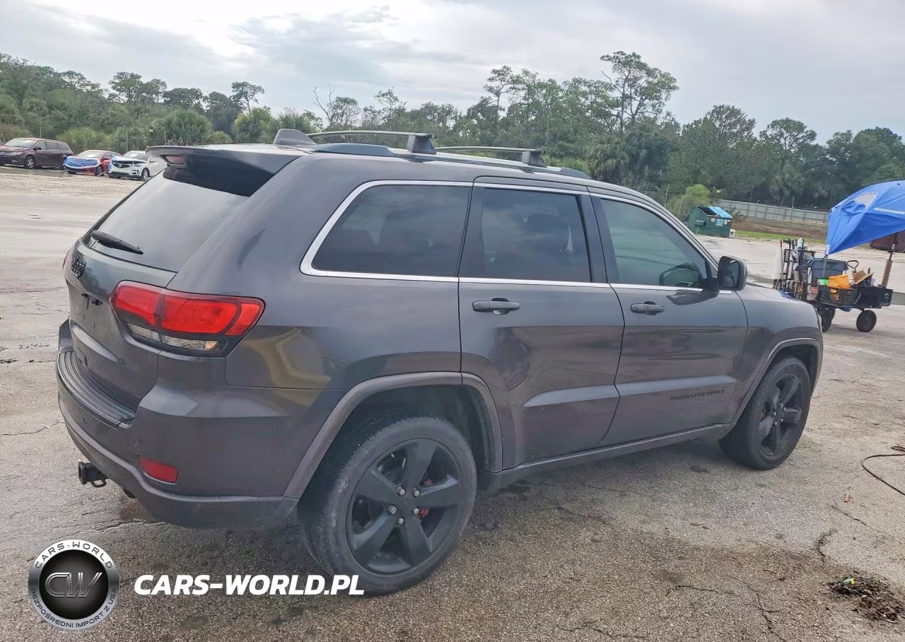 2015 Jeep Grand Cherokee Laredo VIN:1C4RJEAG8FC160034 - 3