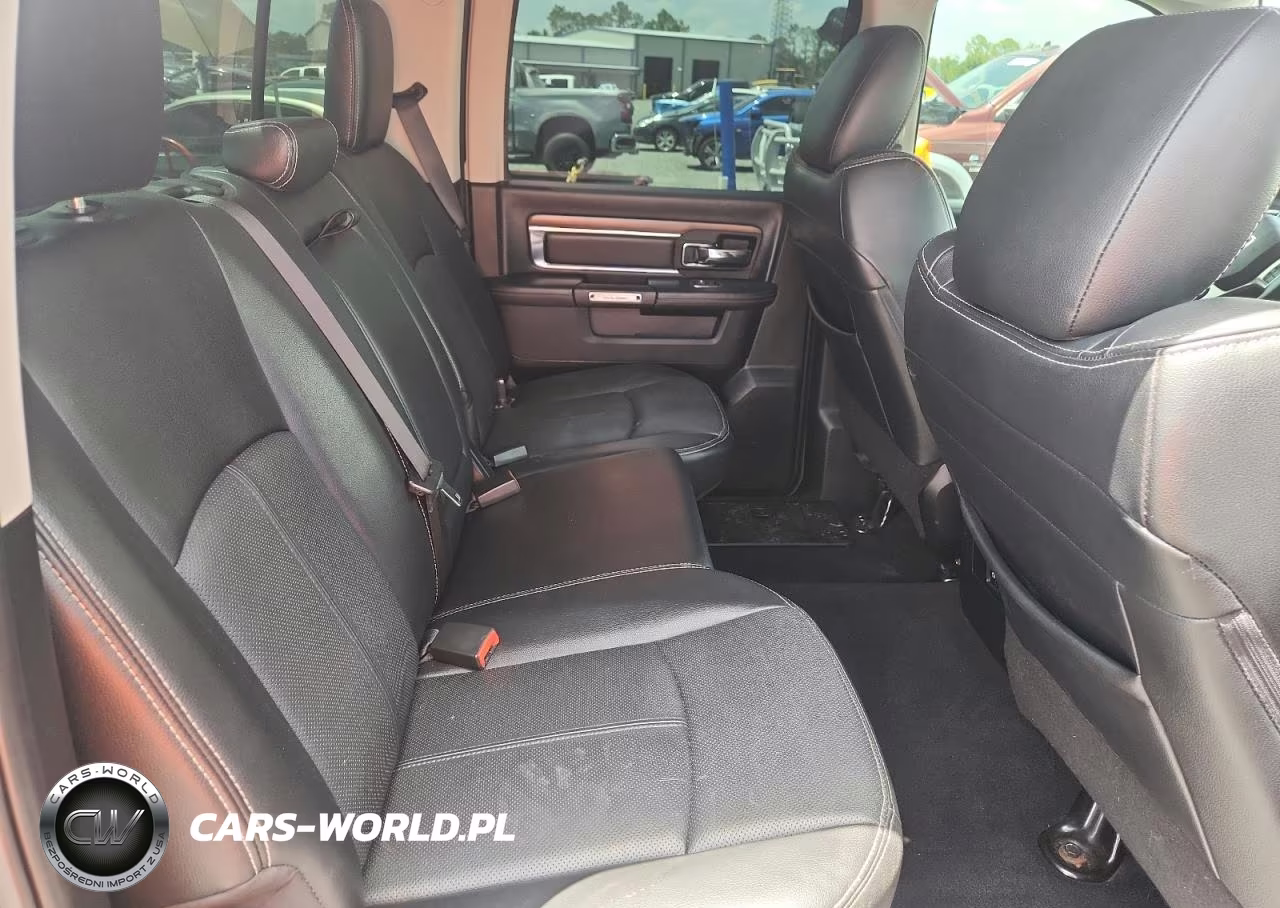 2018 Ram 1500 Laramie VIN:1C6RR7VM1JS292255 - 10