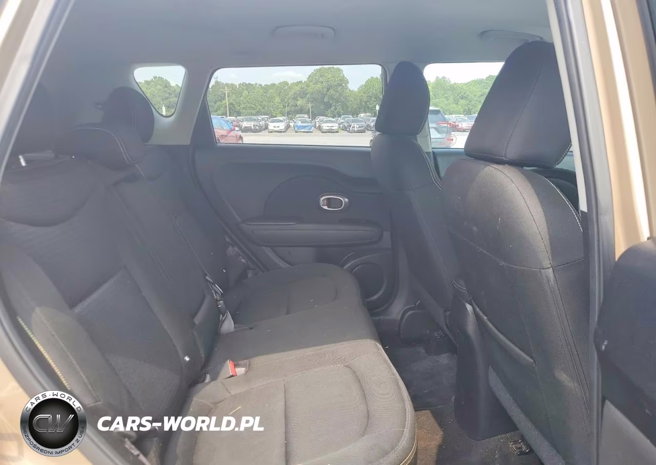 2015 Kia Soul + VIN:KNDJP3A57F7116078 - 10