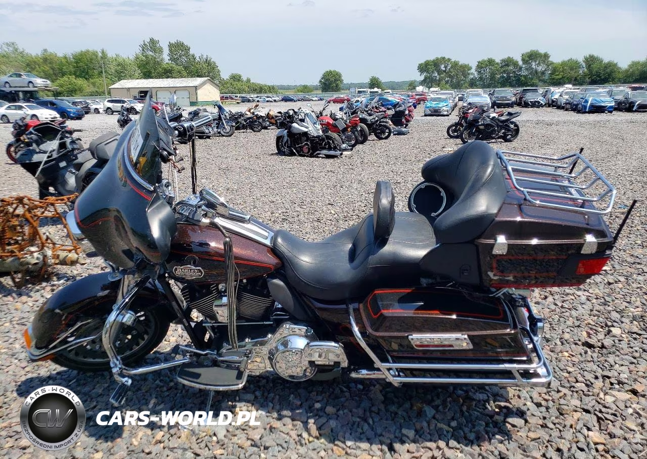 2011 Harley-Davidson Flhtcu VIN:1HD1FC416BB623300 - 3