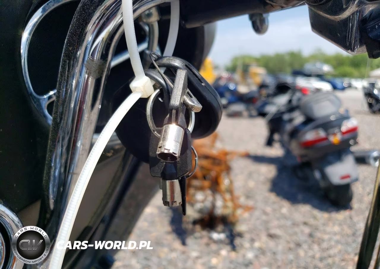 2011 Harley-Davidson Flhtcu VIN:1HD1FC416BB623300 - 8