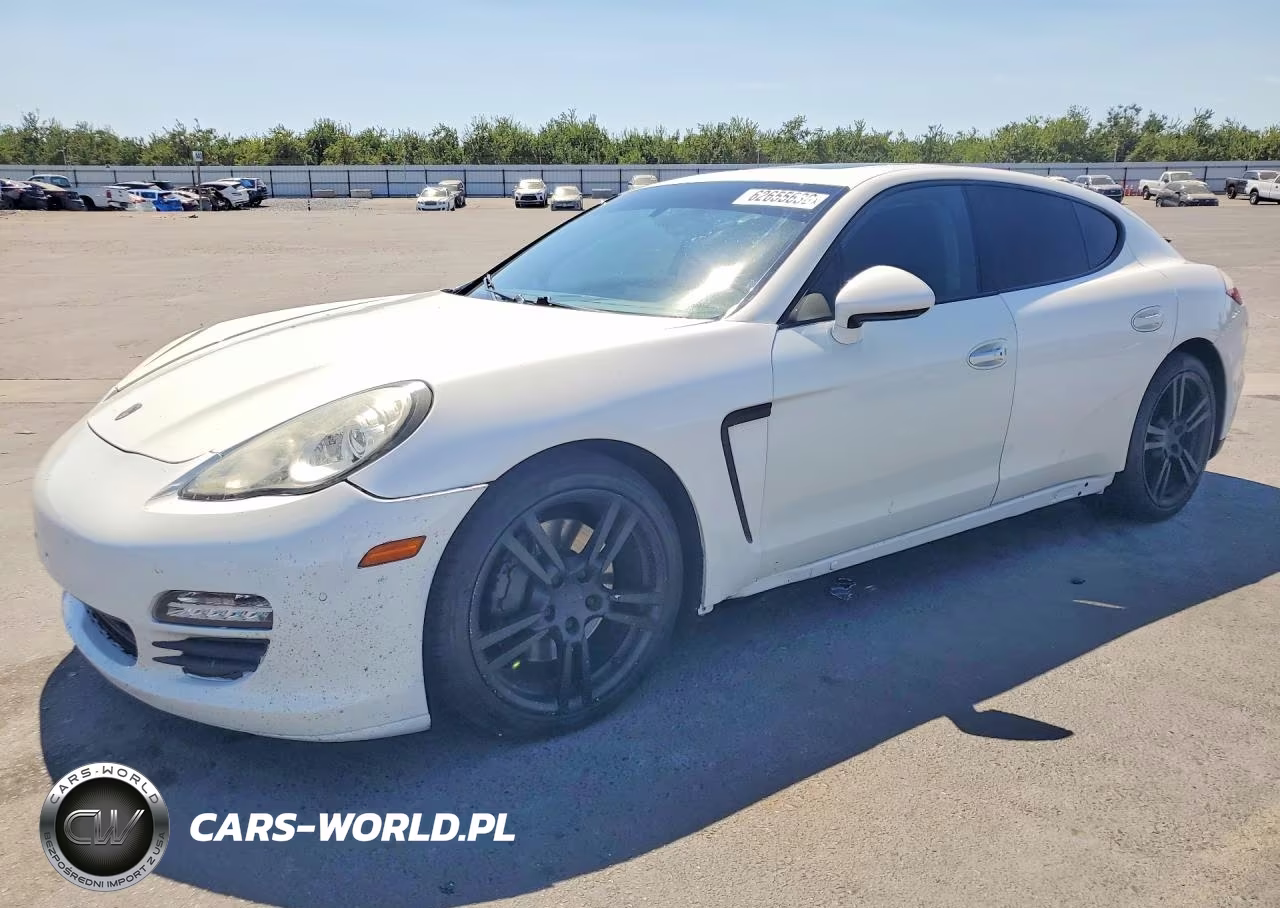 2012 Porsche Panamera 2