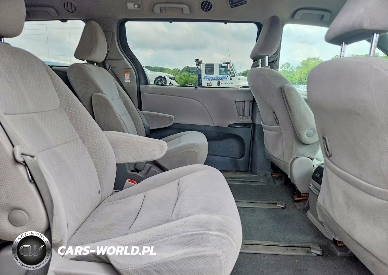 2019 Toyota Sienna Le VIN:5TDJZ3DCXKS219063 - 11