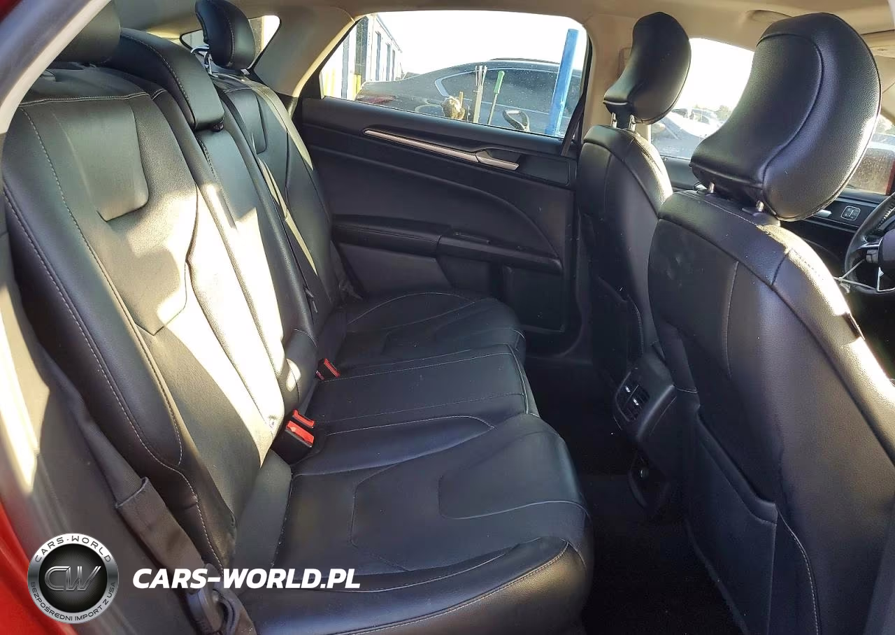 2019 Ford Fusion Titanium VIN:3FA6P0D97KR210893 - 10