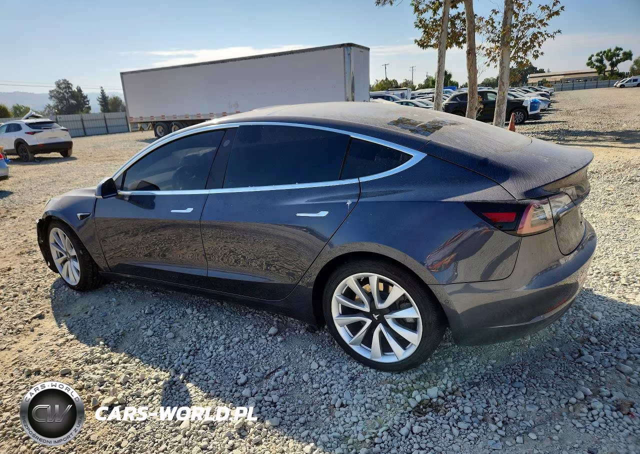 2018 Tesla Model 3 VIN:5YJ3E1EB9JF185070 - 2