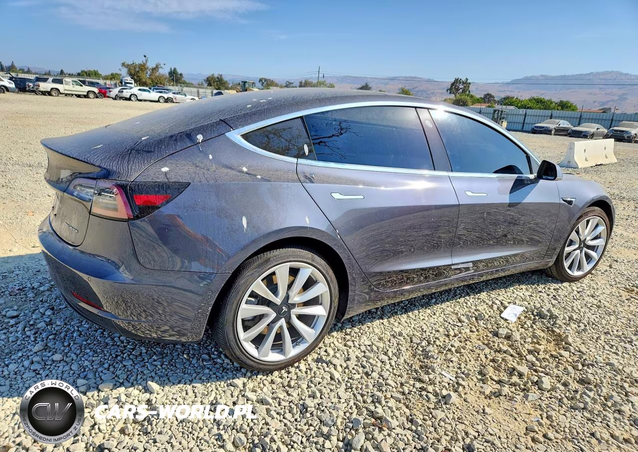 2018 Tesla Model 3 VIN:5YJ3E1EB9JF185070 - 3