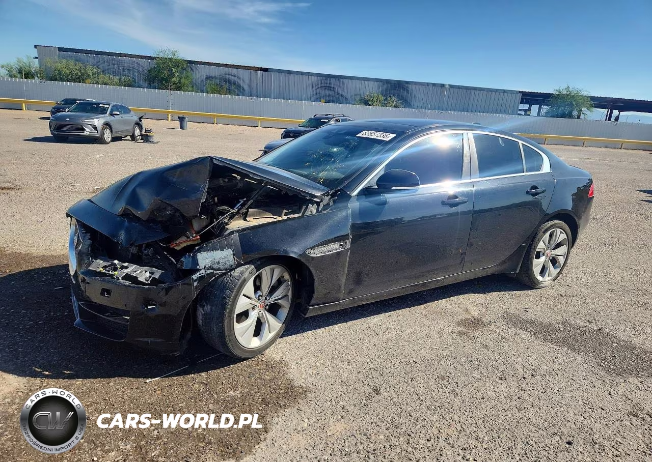 2018 Jaguar Xe Prestige – zdjęcie 1 z 12
