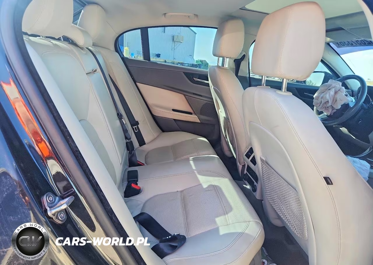 2018 Jaguar Xe Prestige VIN:SAJAE4FX8JCP25638 - 10