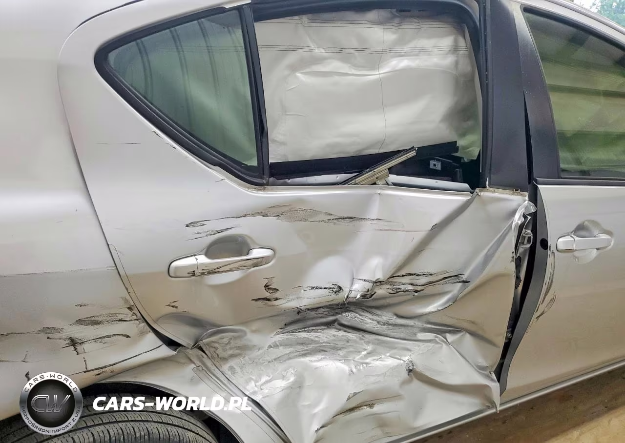 2015 Toyota Prius C One VIN:JTDKDTB39F1111767 - 10