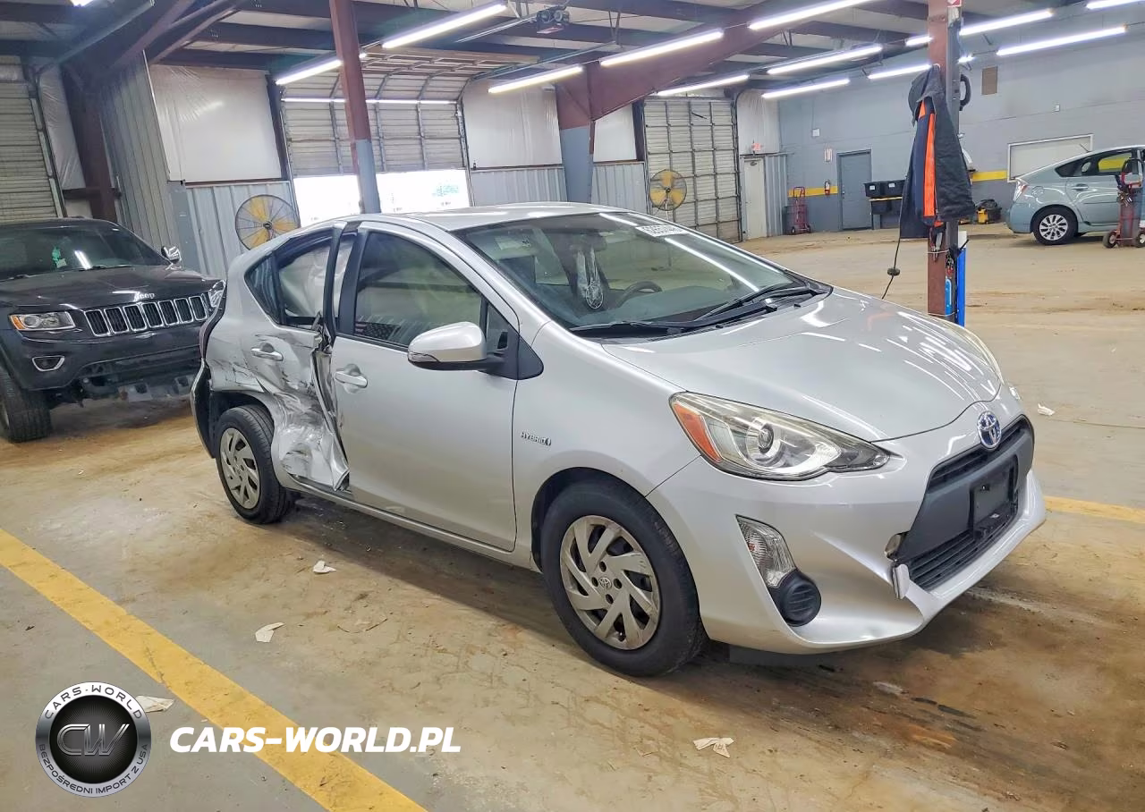 2015 Toyota Prius C One VIN:JTDKDTB39F1111767 - 4