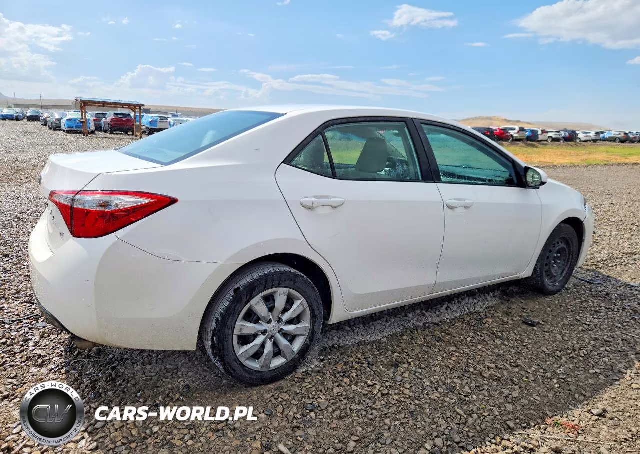 2016 Toyota Corolla Le VIN:2T1BURHE3GC676816 - 3