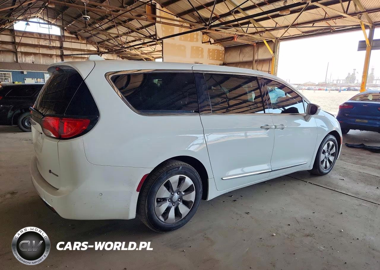 2018 Chrysler Pacifica Hybrid Limited VIN:2C4RC1N77JR159177 - 3