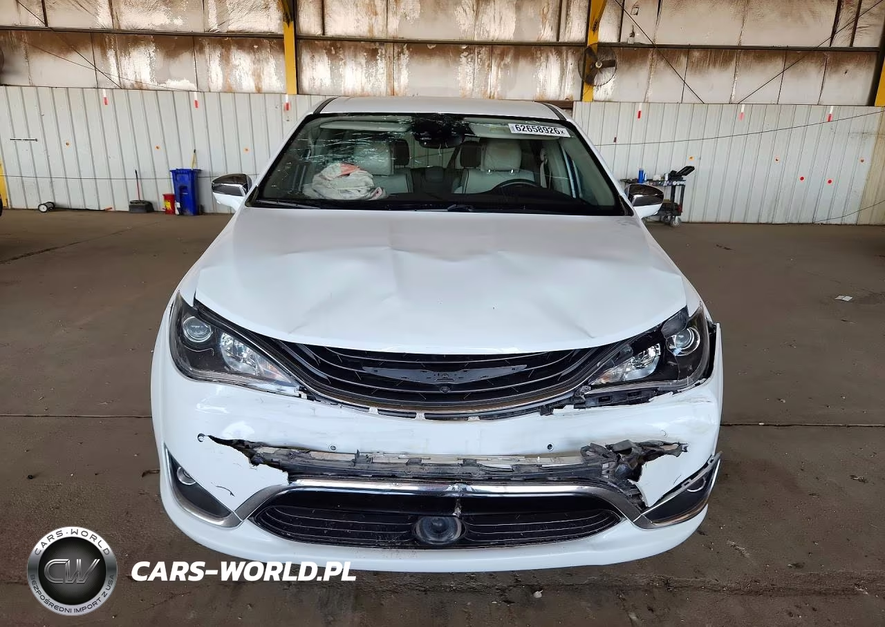 2018 Chrysler Pacifica Hybrid Limited VIN:2C4RC1N77JR159177 - 5