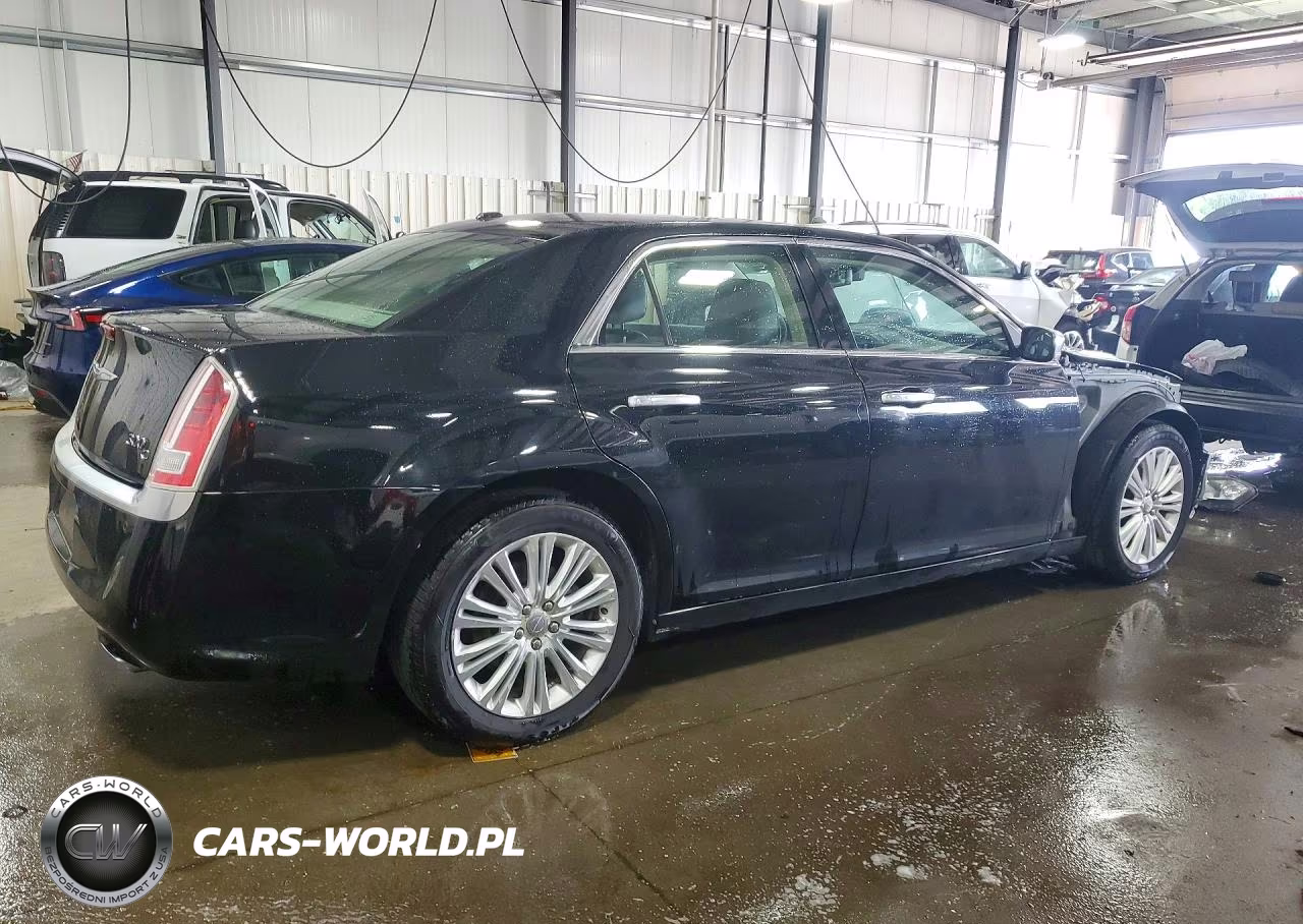 2013 Chrysler 300C Luxury VIN:2C3CCASG8DH547463 - 3