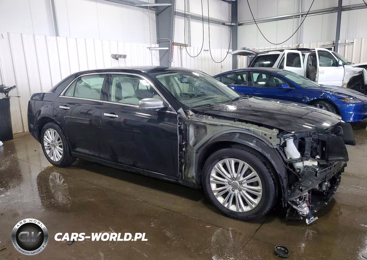 2013 Chrysler 300C Luxury VIN:2C3CCASG8DH547463 - 4